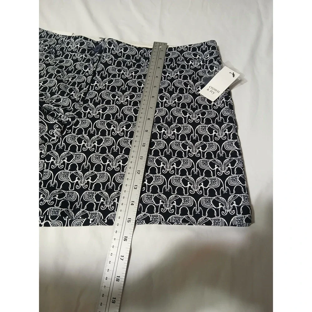 Crown & Ivy Navy White Elephant Print Shorts Womens 16 Essentials Preppy Summer